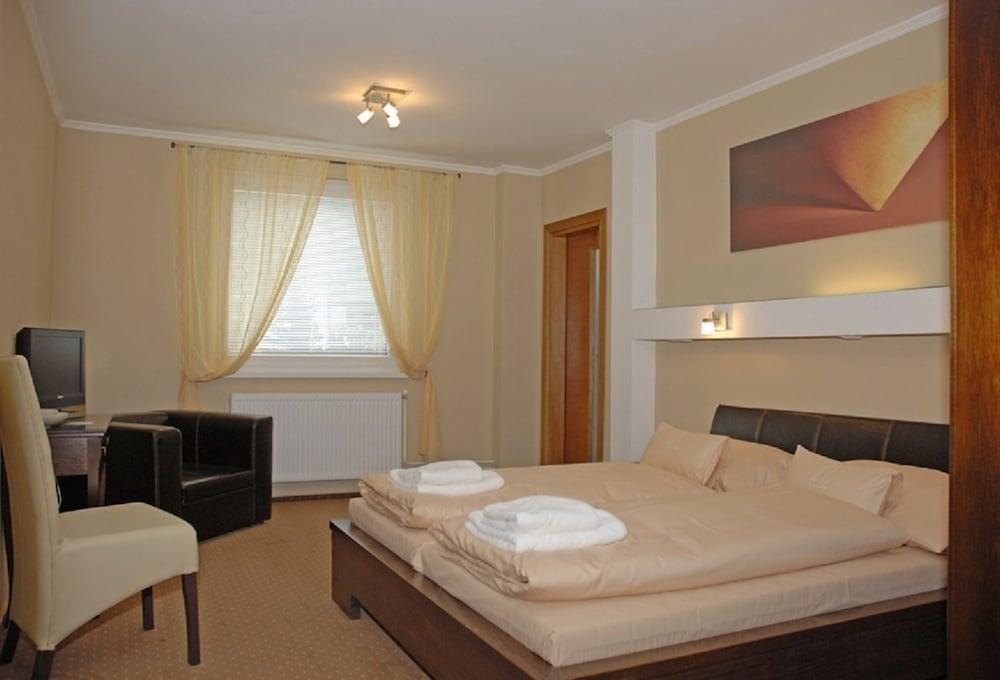Hotel Galileo Žilina Esterno foto